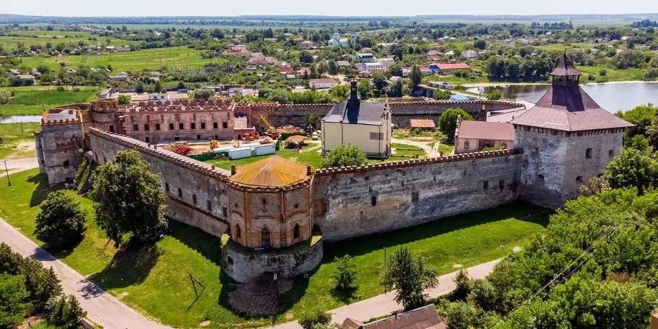 🏰 Вікенд на Поділлі з Одеси: замки, легенди та місця сили