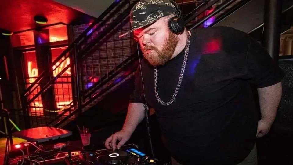 Splash Dance: DJ CRWD CNTL