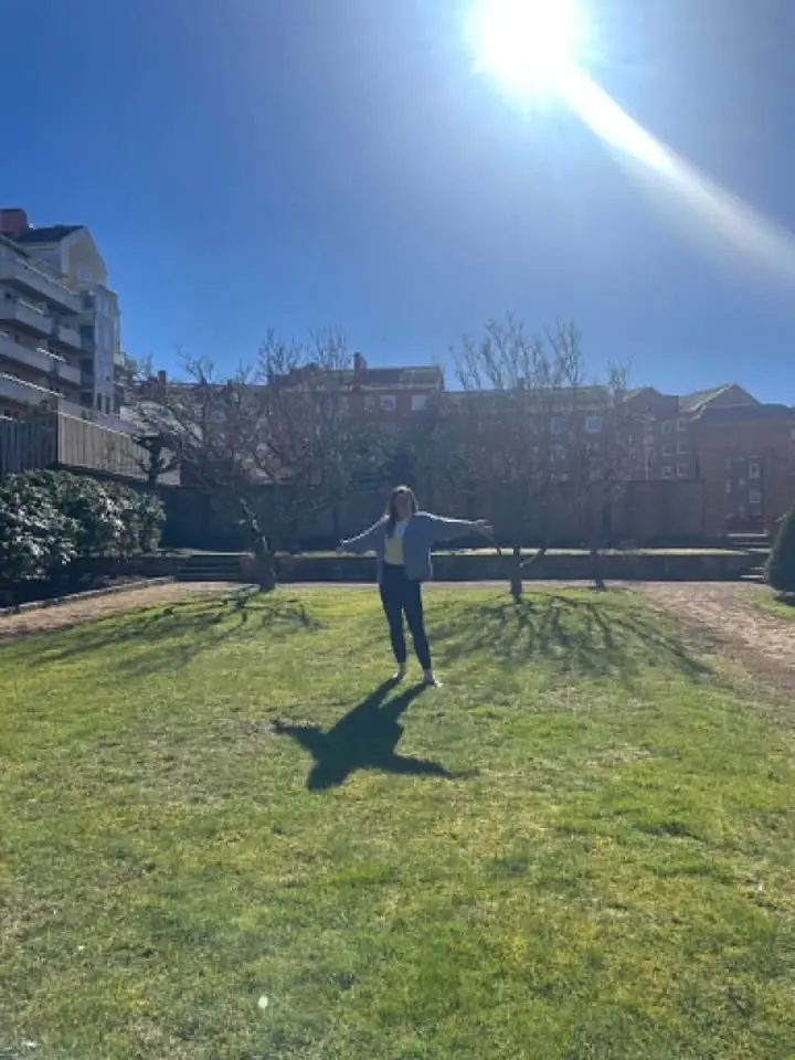 Yoga i Barockträdgården med Ida