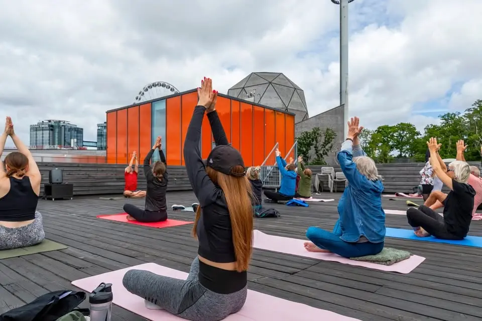 Sommaryoga på taket!