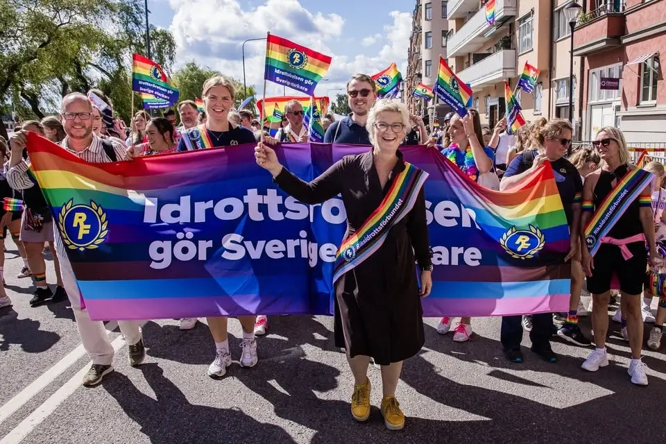 Gå med RF och idrottsrörelsen i Prideparaden