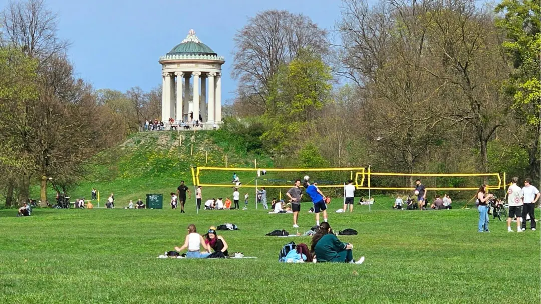 🌿 🌞 Pallavolo e tintarella al parco