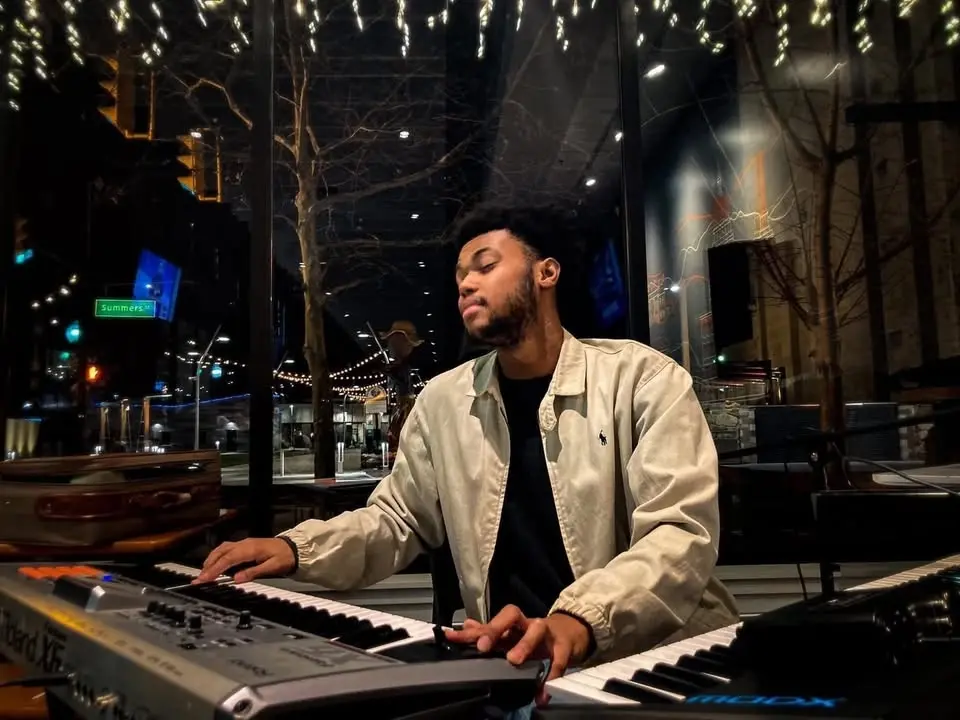 Live Music with Jordan Dyer