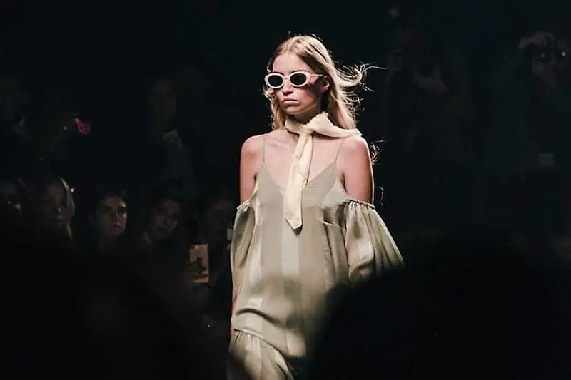 Runway Lumiere Ecarlate Fashion Show