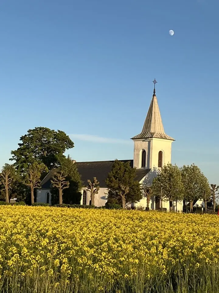 Öppen sommarkyrka och guidning: Säby