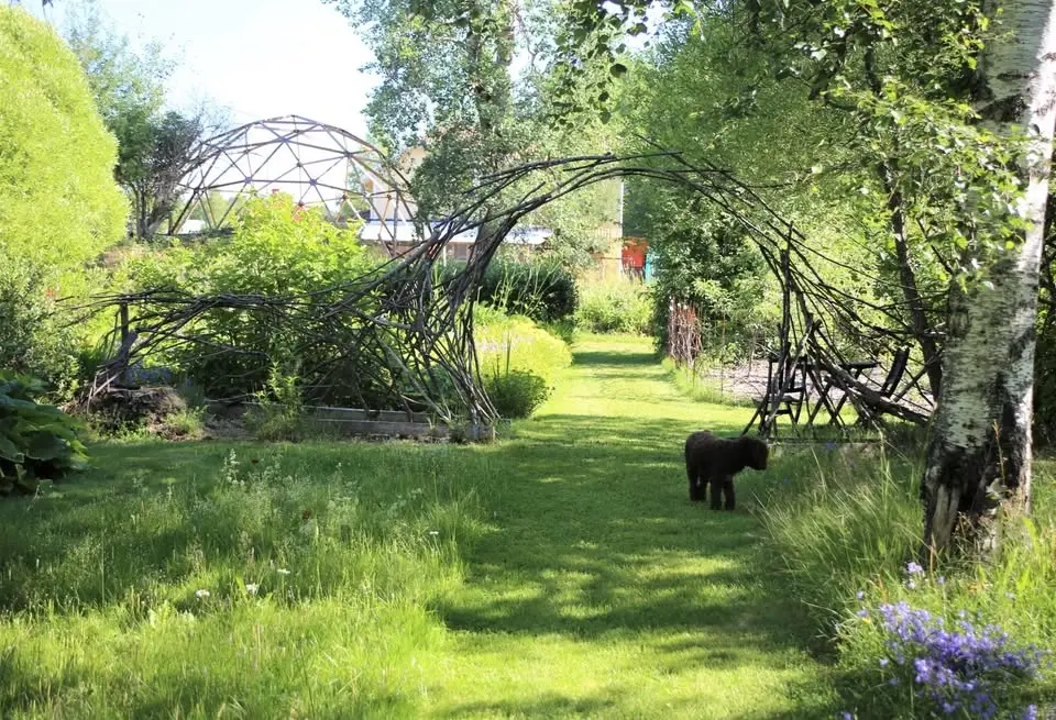 RETREAT textiltryck med blommor och blad & brodera med pärlor och garn 
