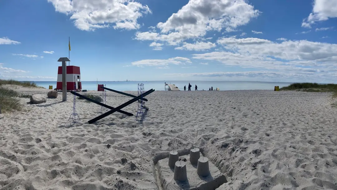 Leg med sand og vand