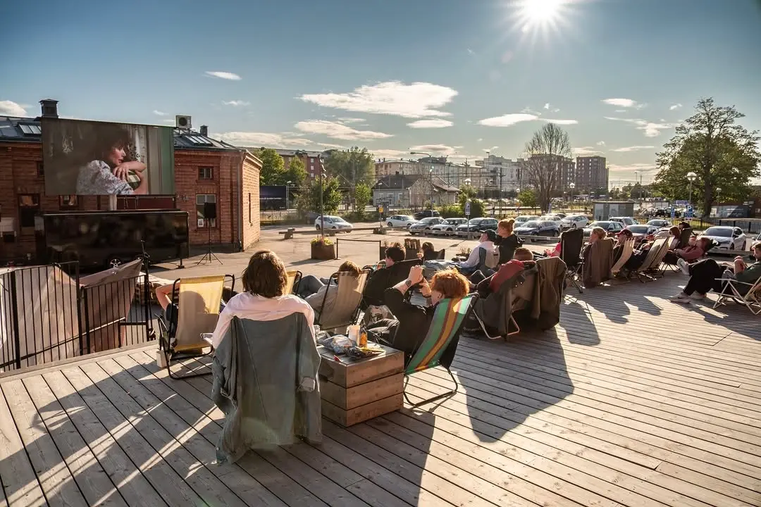 Utomhusbio på Skyltens innergård
