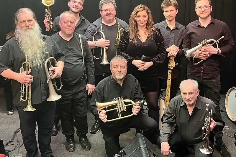 Big Band Trumpets: Lady! Trumpets! Swing!
