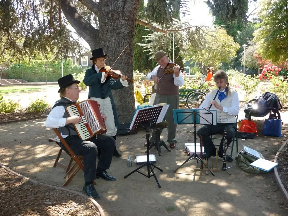 ALAMEDA 1900 - PEERS' Annual Free Picnic Dance in the Park