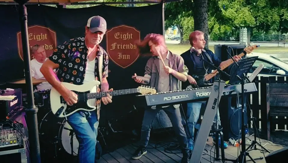 Nuttes Kapell LIVE @ Eight Friends Inn