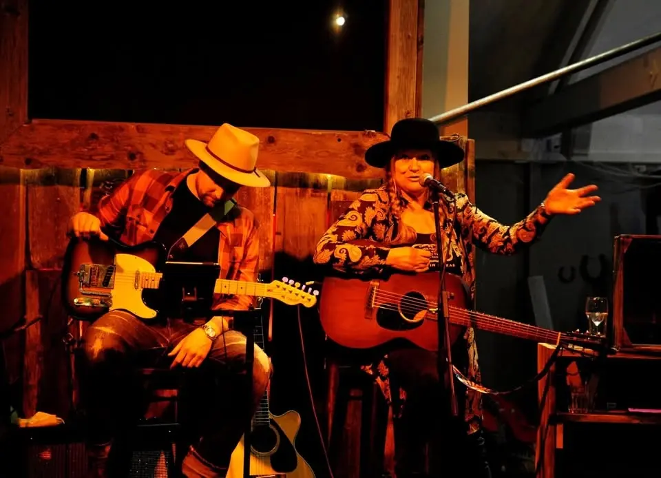 Lone Star Blues duo inbjuder till Grillkväll.