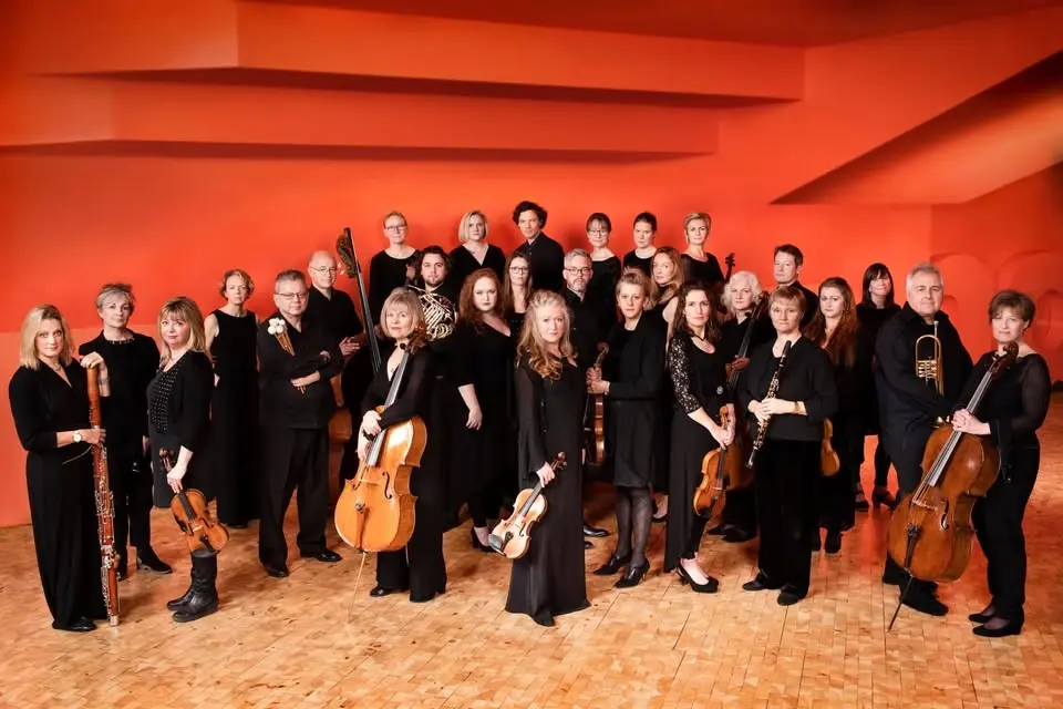 Britten Sinfonia; Timothy Ridout viola; Thomas Larcher conductor