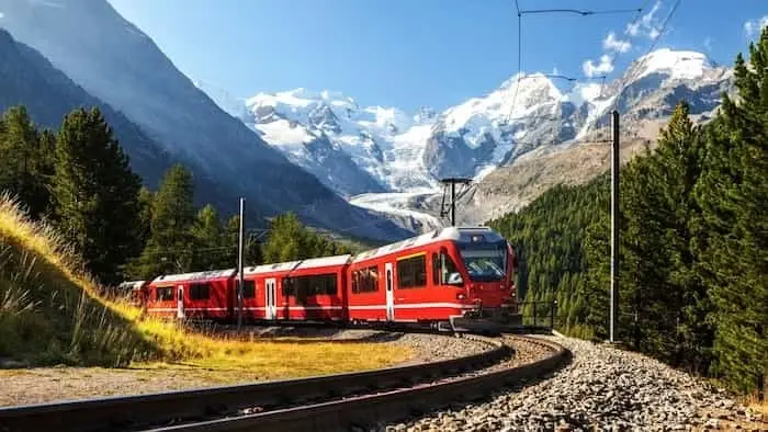 TRENINO ROSSO DEL BERNINA & ST MORITZ