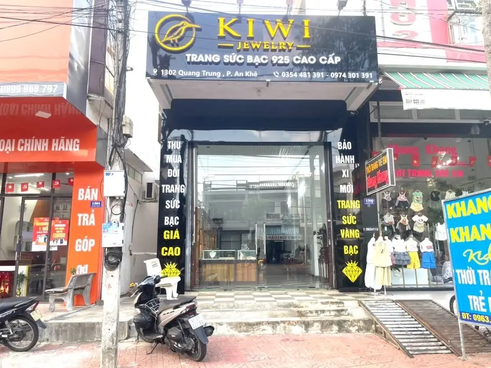 TƯNG BỪNG KHAI TRƯƠNG CỬA HÀNG TRANG SỨC BẠC CAO CẤP