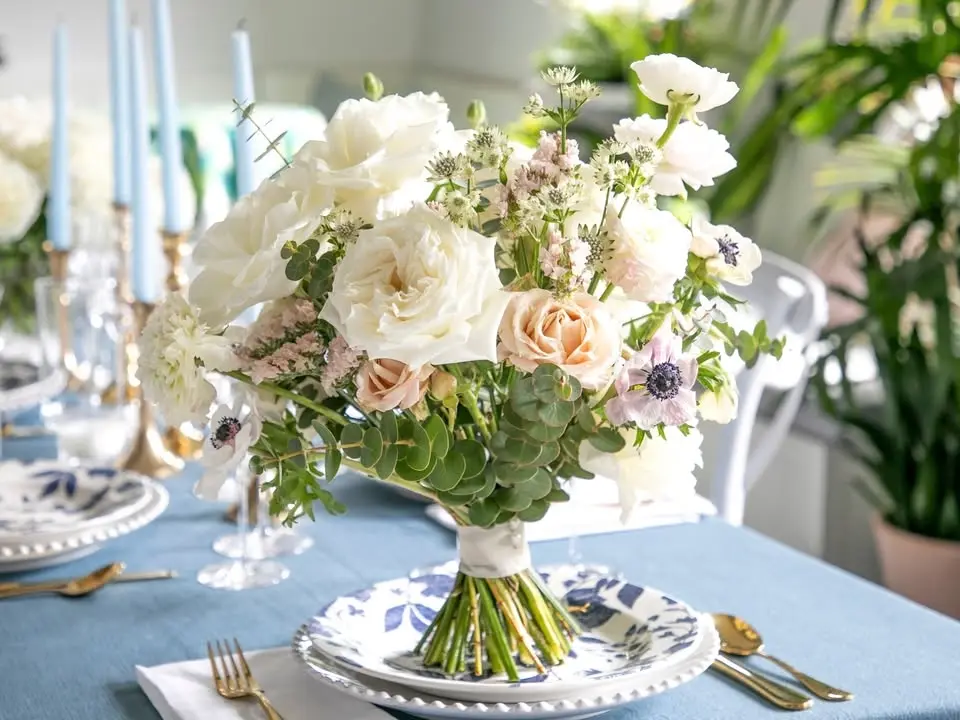 Introduction to Floral Design: Coastal Chic Hand-Tied Bouquet