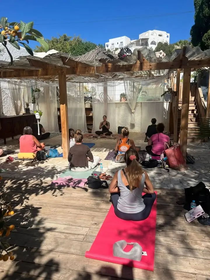 GENTLE BEGINNER YOGA (EVERY SUNDAY)