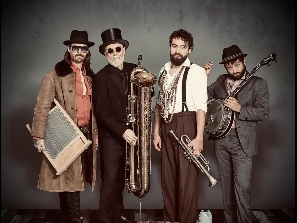 WHISKYDENKER’S SWING DONG DING VS. ABSINTO ORKESTRA & GADJO HORNS & DRUMS • Schlachthof Wiesbaden