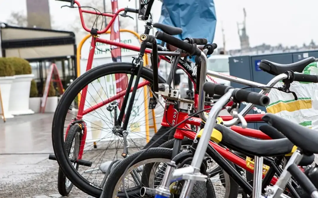 Lär dig cykla och prova roliga cykelaktiviteter på Taxingeplan
