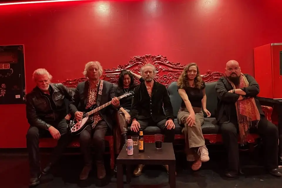 DRINK THE SEA mit Musikern von R.E.M., Queens of the Stone Age, Screaming Trees & Mark Lanegan