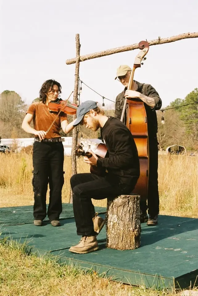 Magic Tuber Stringband w/ Mavis Guitar