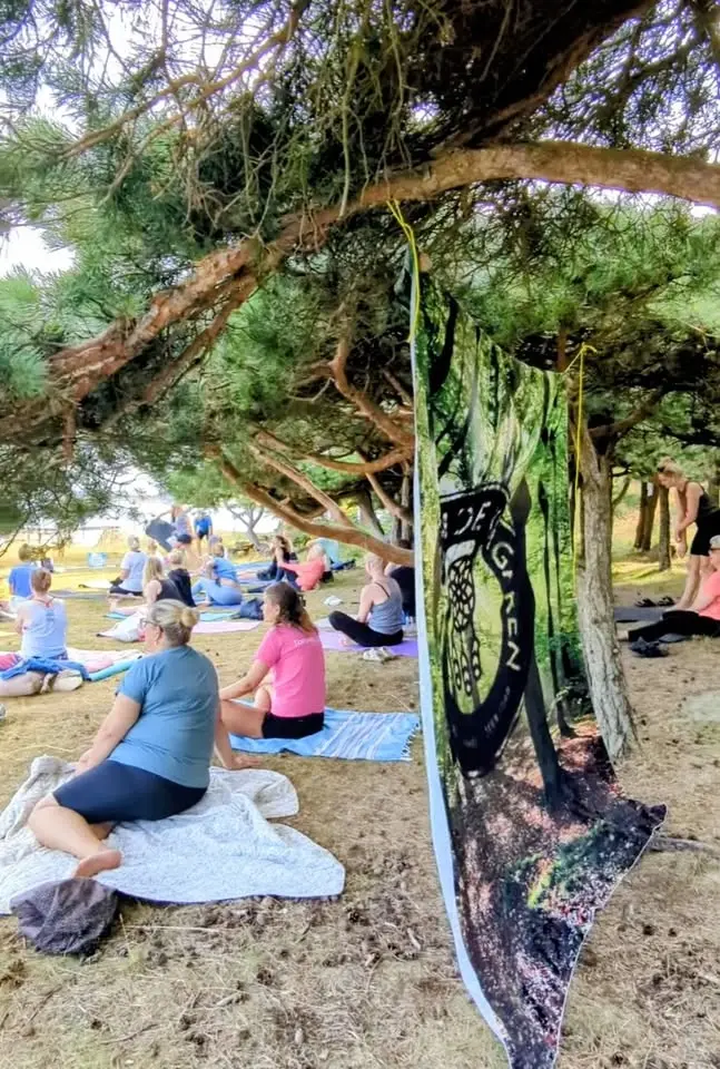 Yogamorgon med Dansande krigaren & Frukost på Panget, Oljeskär | Resö 