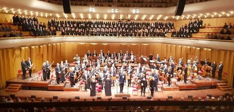 Orkestern Filialen framför Alpsymfonin