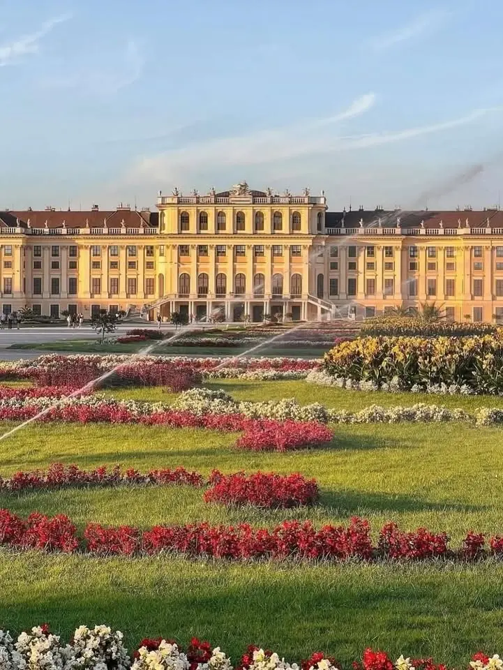 VIENNA in summer - with GUIDED tour!