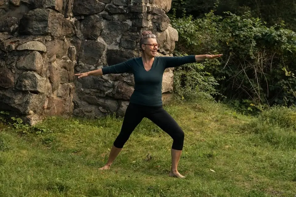 🌿 SOMMARYOGA PÅ STENBACKAGÅRDEN 🌿