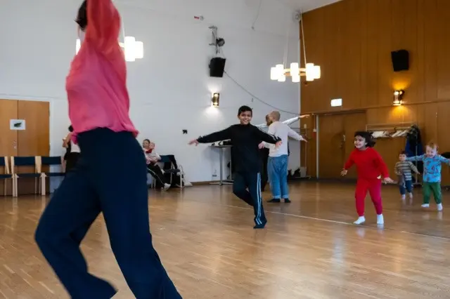 Lärande genom dans: ett workshop-symposium om rörelse i och som utbildning