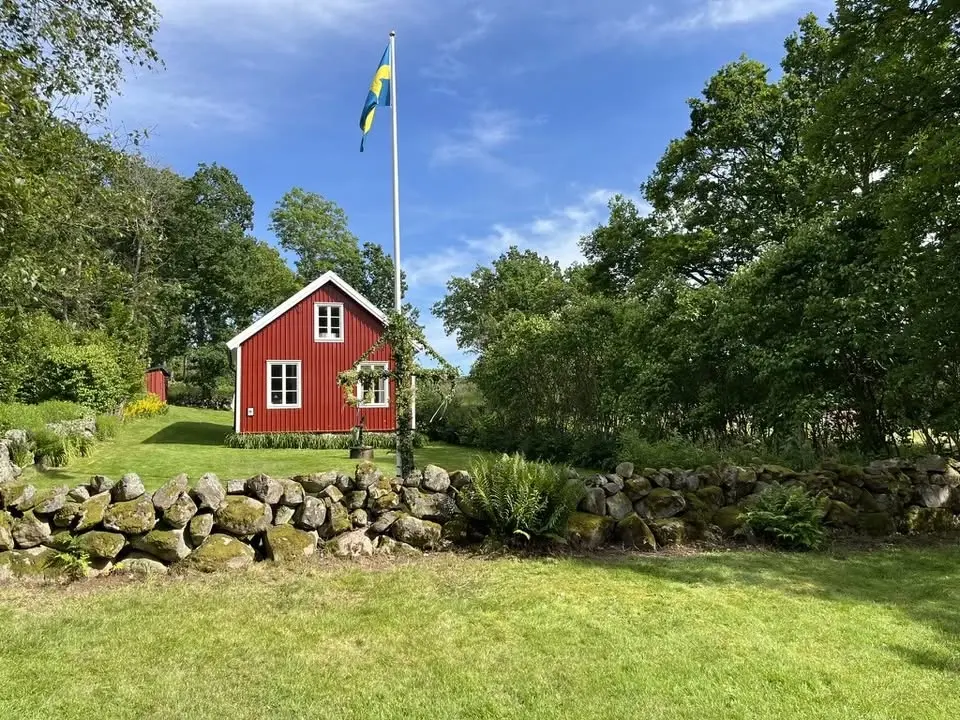 Traditionellt midsommarfirande på hembygdsgården Bäckaslätt