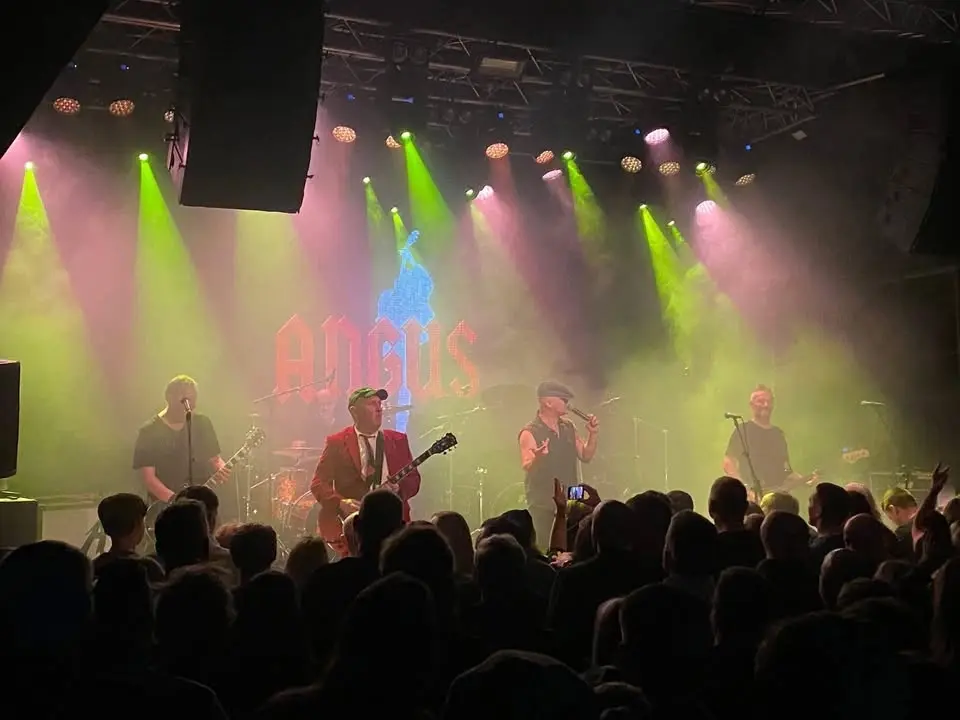 ANGUS spelar AC/DC i Borås