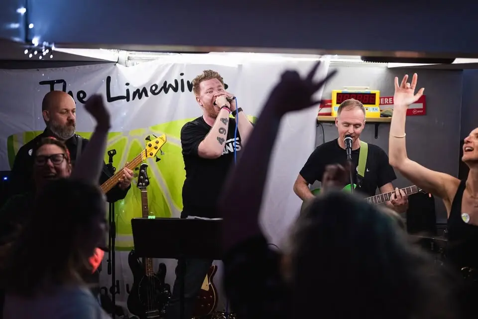 The Limewires at The Three Crowns (Plymouth) playing 90s & 00s Britpop/Rock & other CLASSICS!