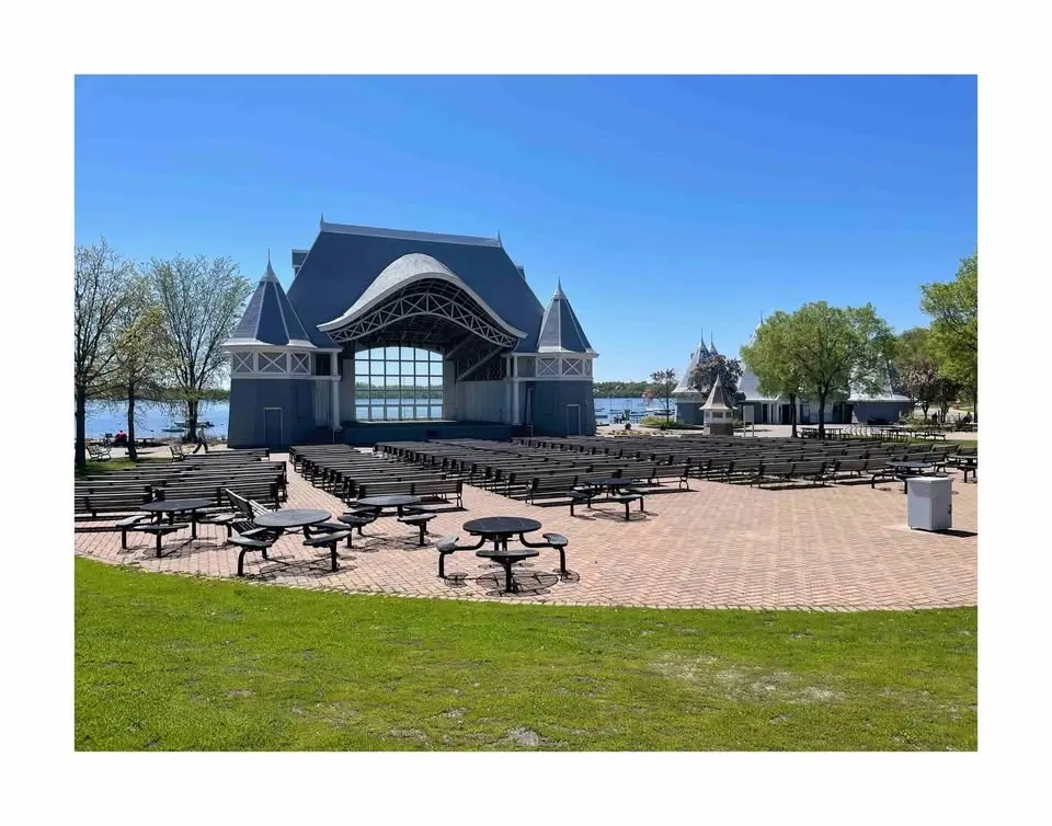 Bandshell Service with Jodi Livon, live music by Dan Israel.