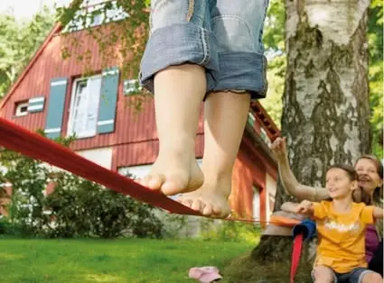 Slackline och picknick vid älven / Slackline and Picnic by the River